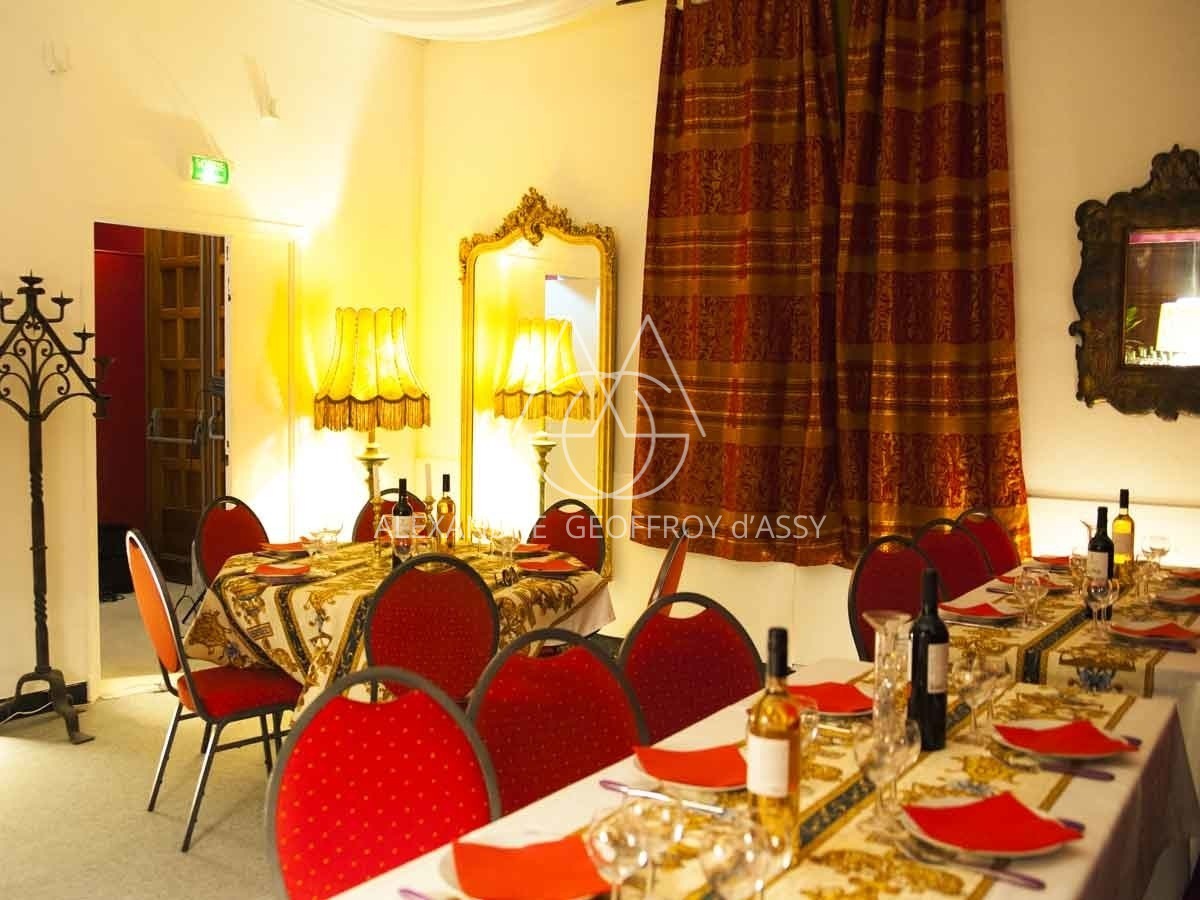 Proche de Castre - Chateau XIXe + 2 maisons + 1 batiment - Parc Naturel