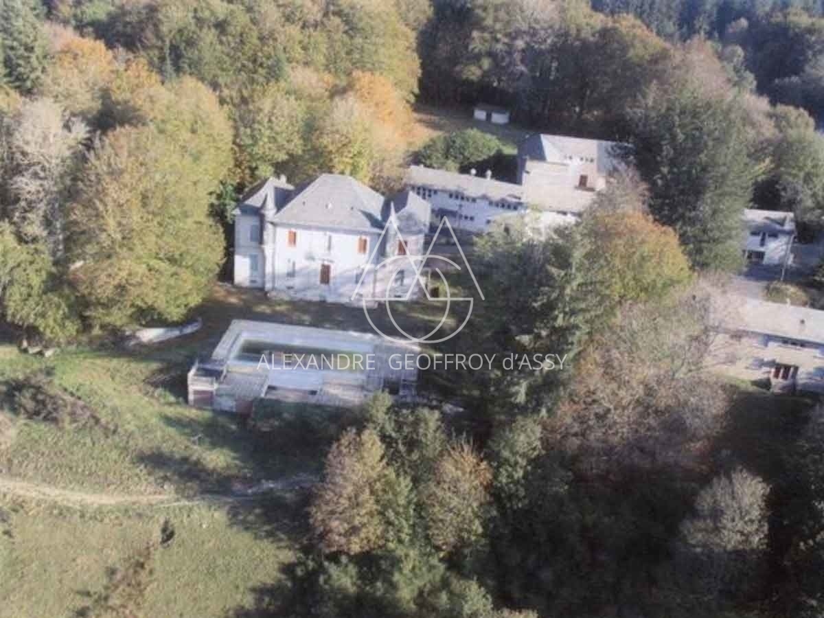 Proche de Castre - Chateau XIXe + 2 maisons + 1 batiment - Parc Naturel