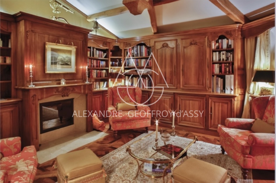 FABULEUX MANOIR FRONT DE MER A GRIMAUD