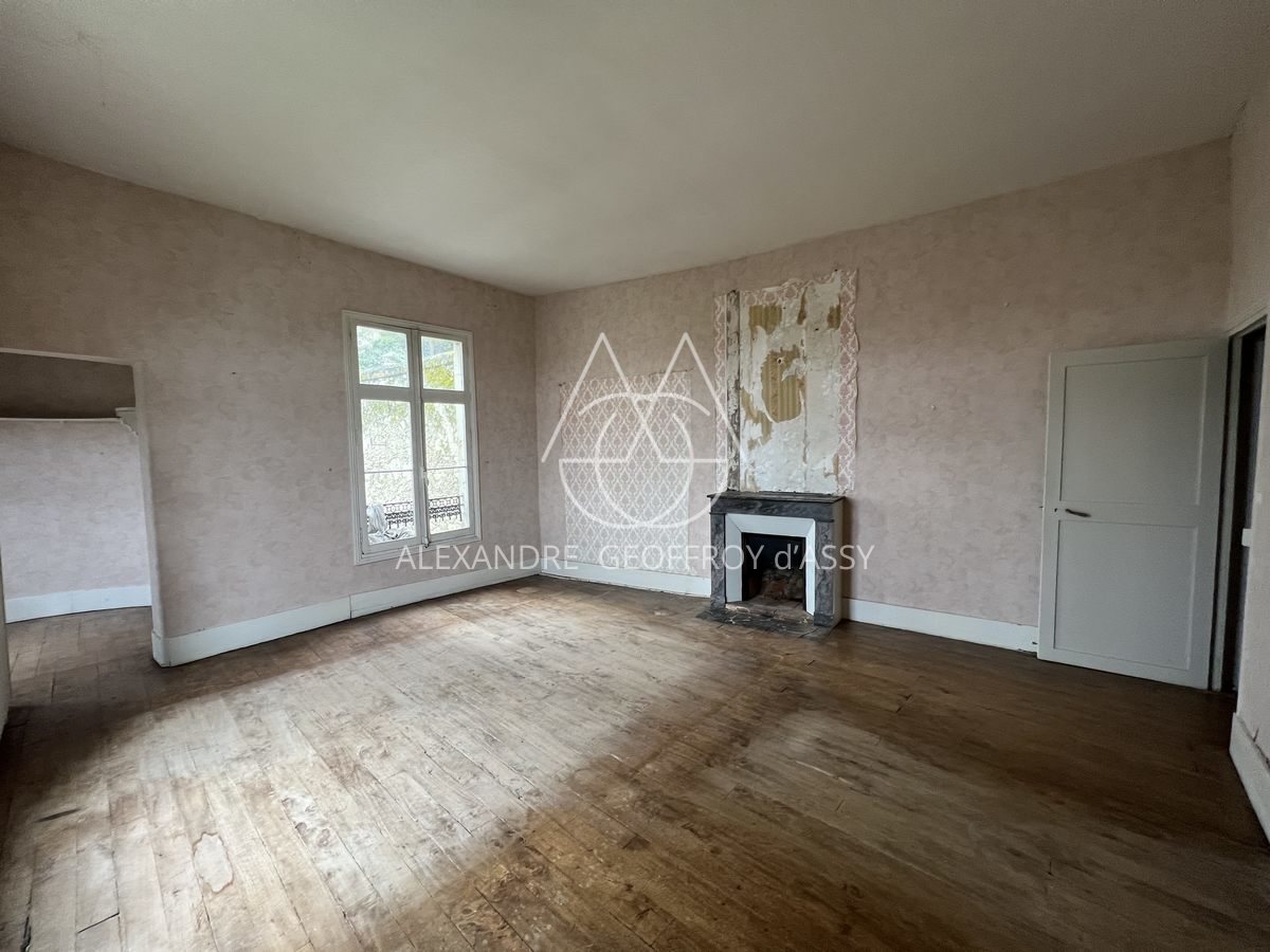 Château XIX° à restauré totalement, vue dominante sur la Vienne à deux pas du centre de CHINON