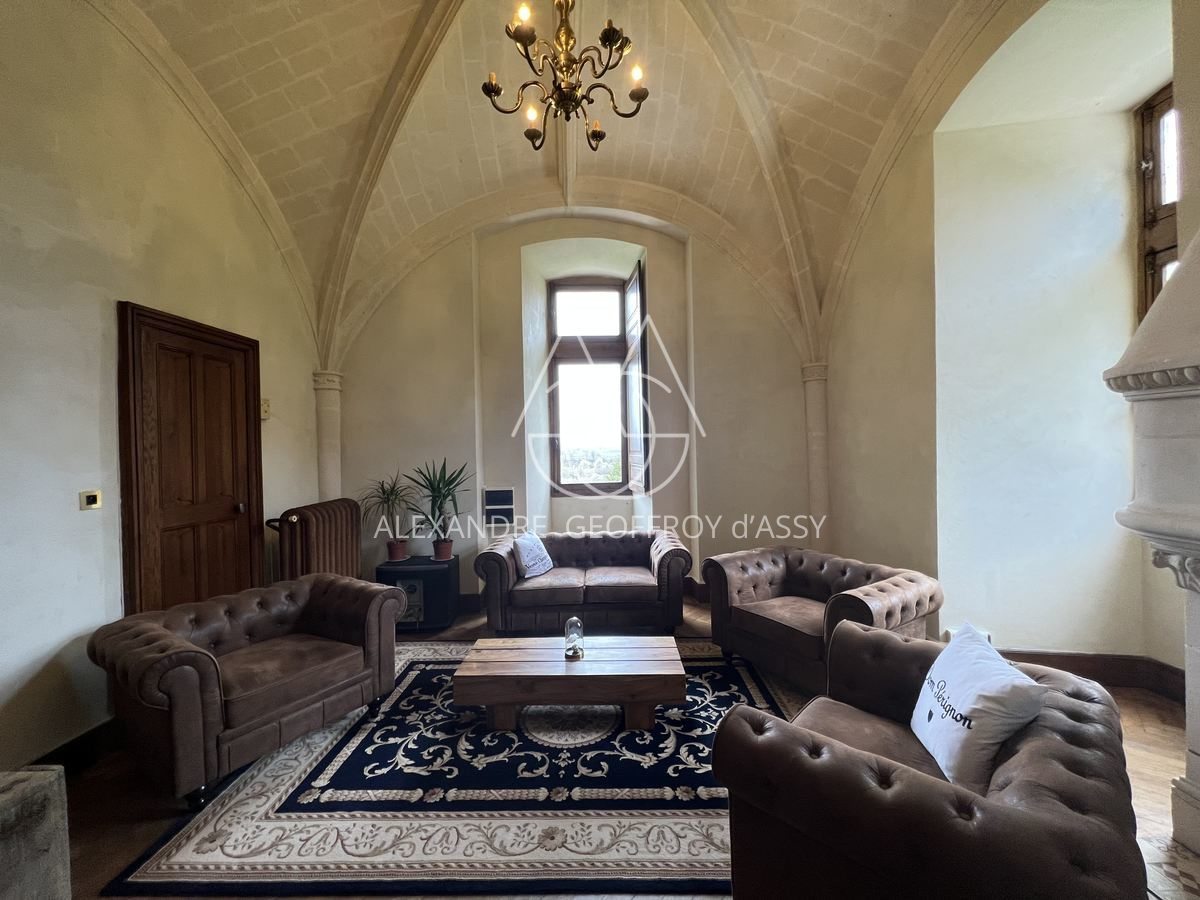 Sublime château XVème entre Le Mans et Tours sur 25 hectares.