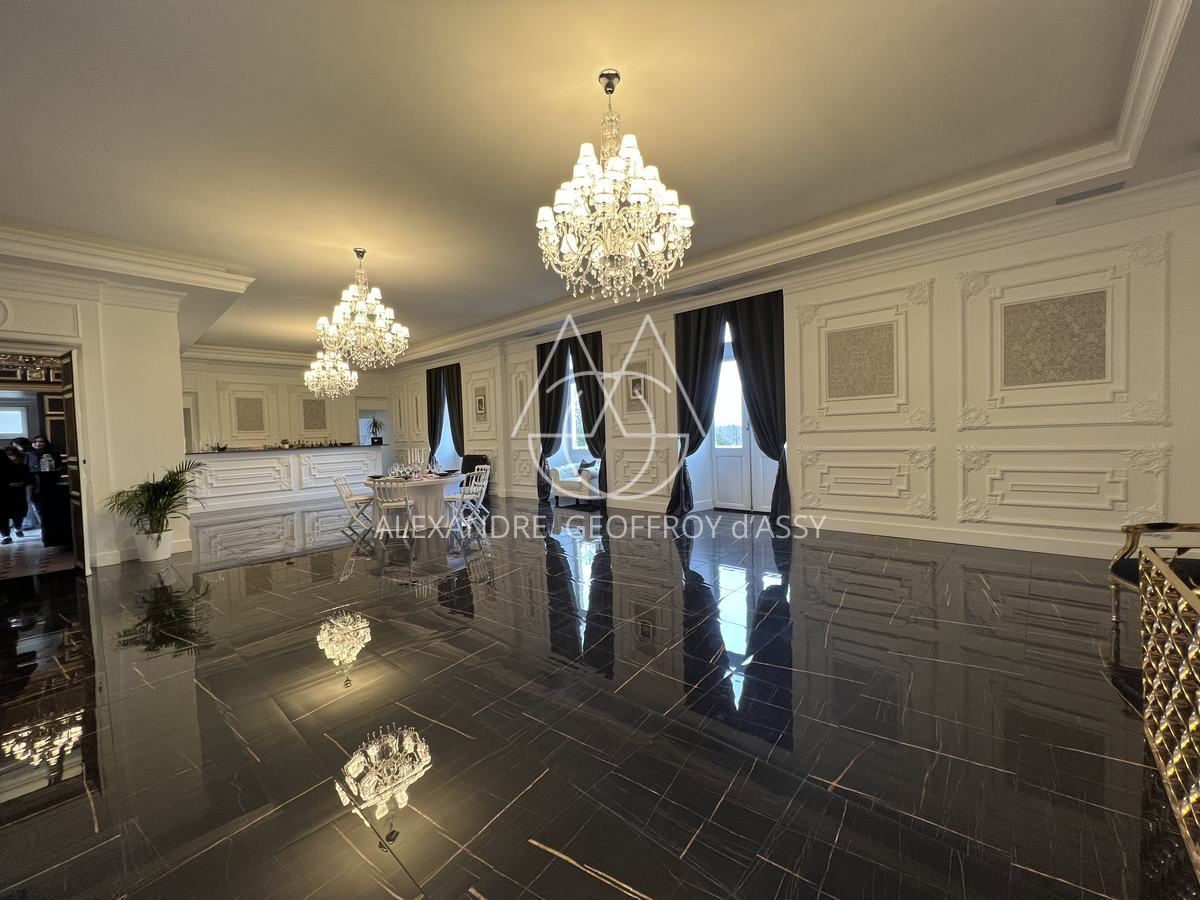 Sublime château XVème entre Le Mans et Tours sur 25 hectares.