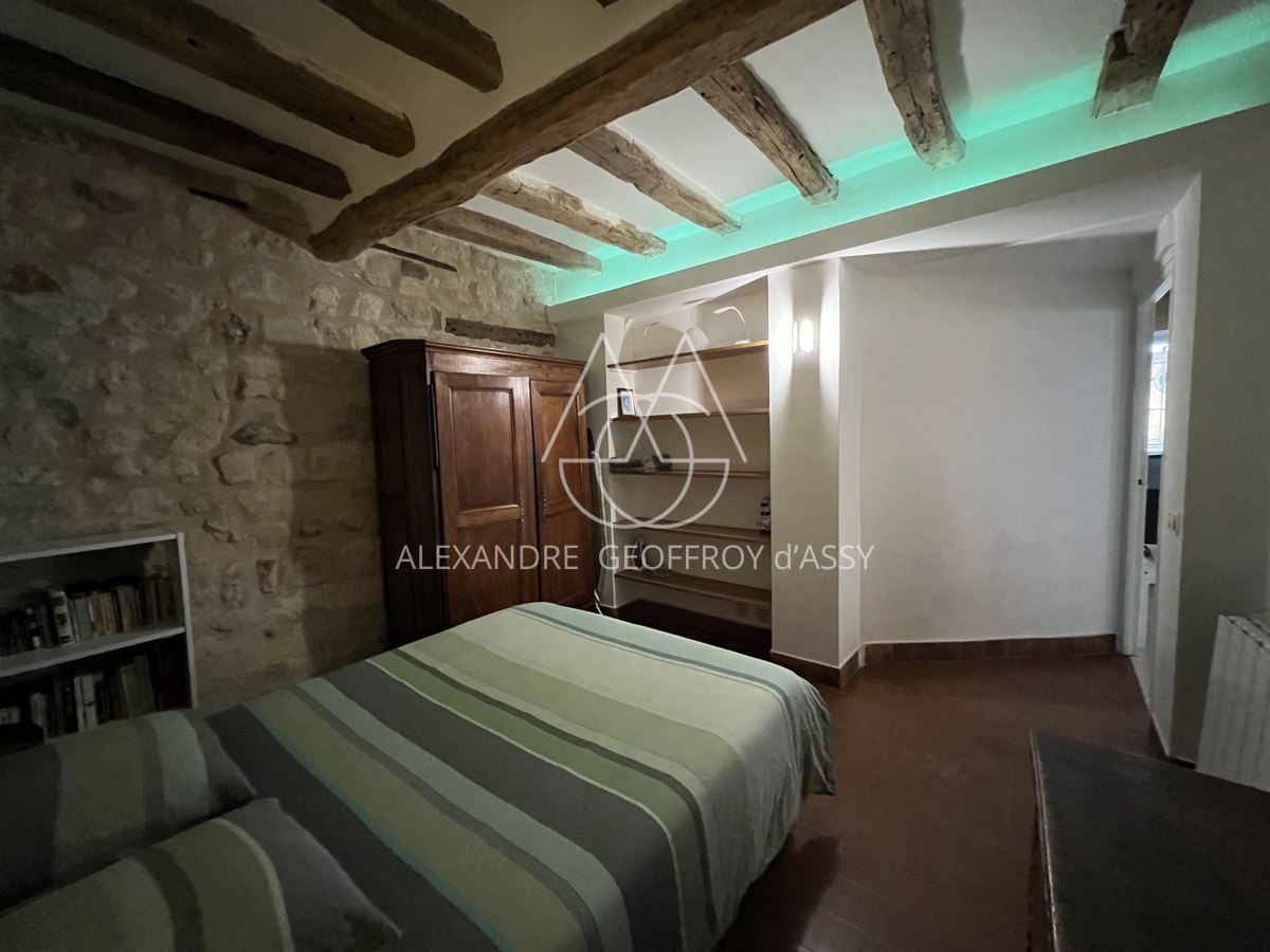 A SAISIR RARE Prix sacrifié appartement 180 M² + garage dans l'île Saint Louis 