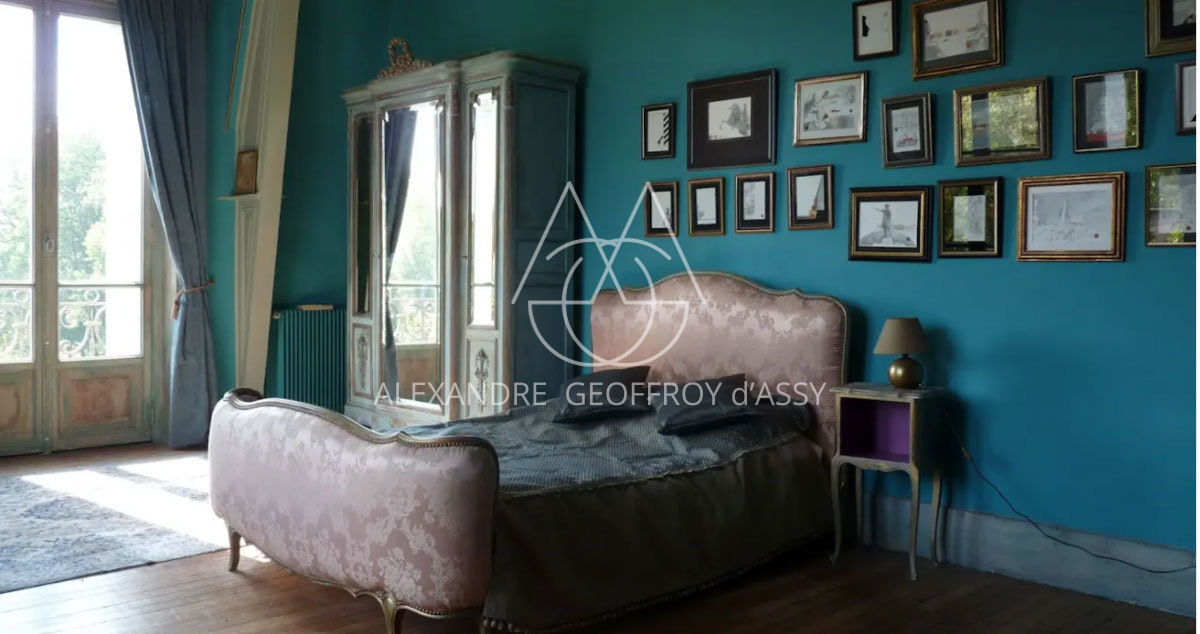 Château XIX° avec nombreux communs sur 8.1 hectares entre Le Mans et Tours