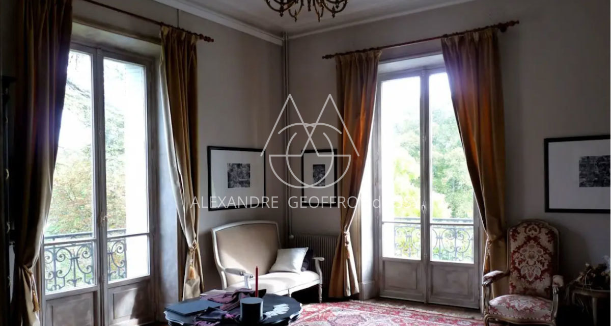 Château XIX° avec nombreux communs sur 8.1 hectares entre Le Mans et Tours