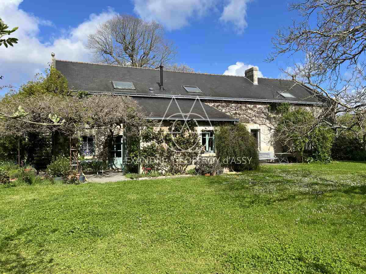 PROPRIETE DE CHARME 375 M²  à 20 minutes de TOURS sur 3 hectares