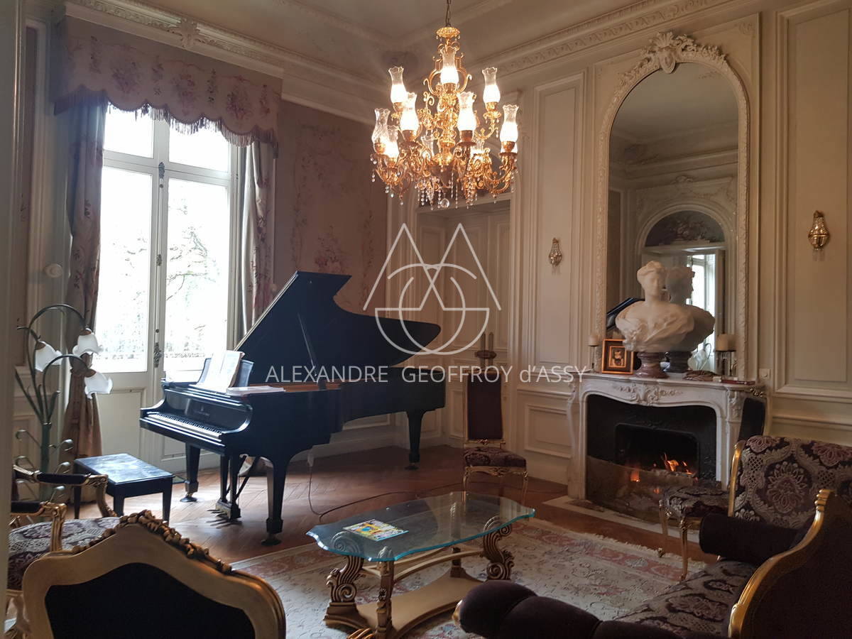 Chateau - 30 pièces - 1600m²