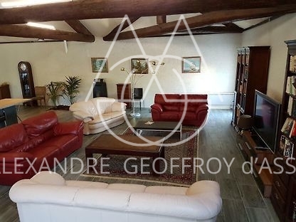 GRAND GITE à quelques minutes des plages de la Méditerranée a sasir 