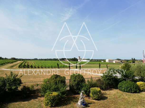 Château XIX° gîtes, chambres d'hôtes et vignoble dans le Bordelais.