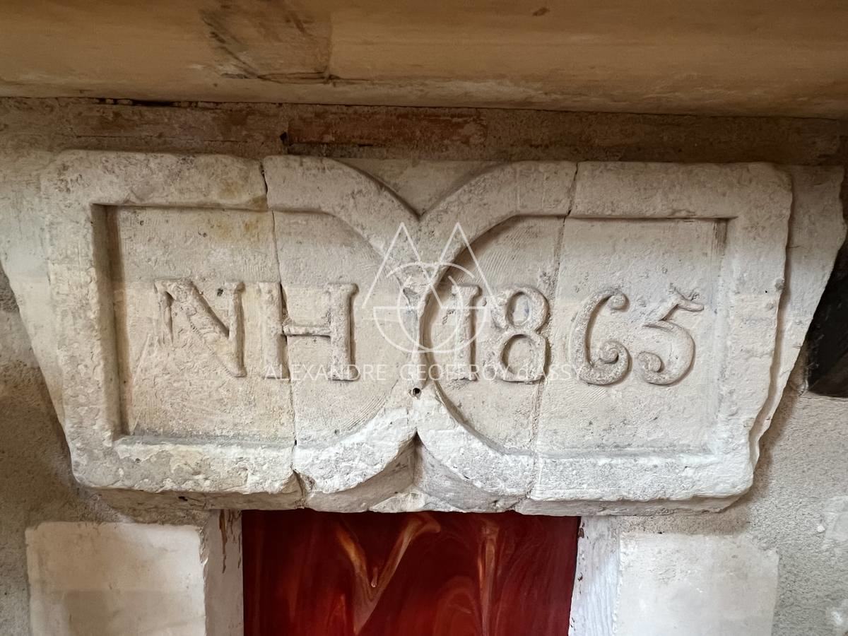 Sublime demeure du XVII et XVIII° entre Chinon et Tours en plein cœur d'une zone touristique et viticole.