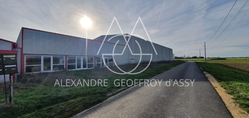 Ensemble immobilier locaux commerciaux