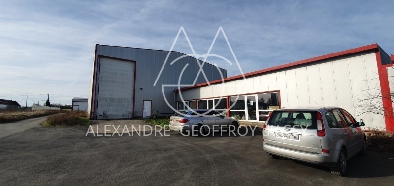 Ensemble immobilier locaux commerciaux