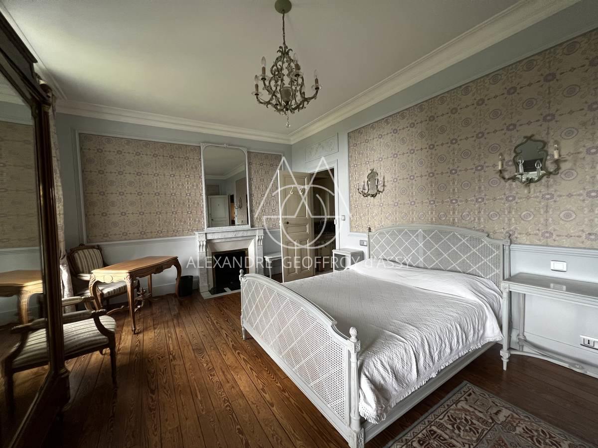 Complexe château du XIX° gîtes et ancienne usine transformée en salle de réception