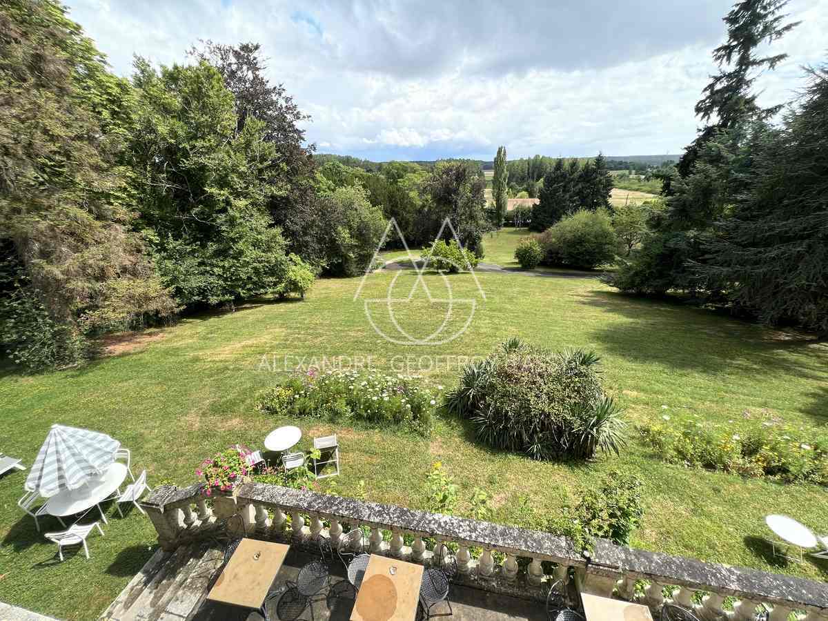 Complexe château du XIX° gîtes et ancienne usine transformée en salle de réception