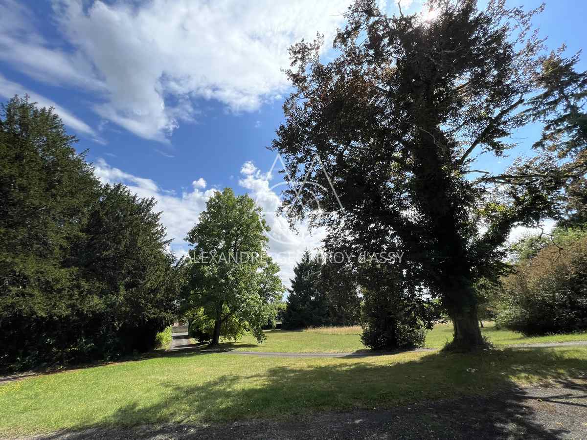 Complexe château du XIX° gîtes et ancienne usine transformée en salle de réception