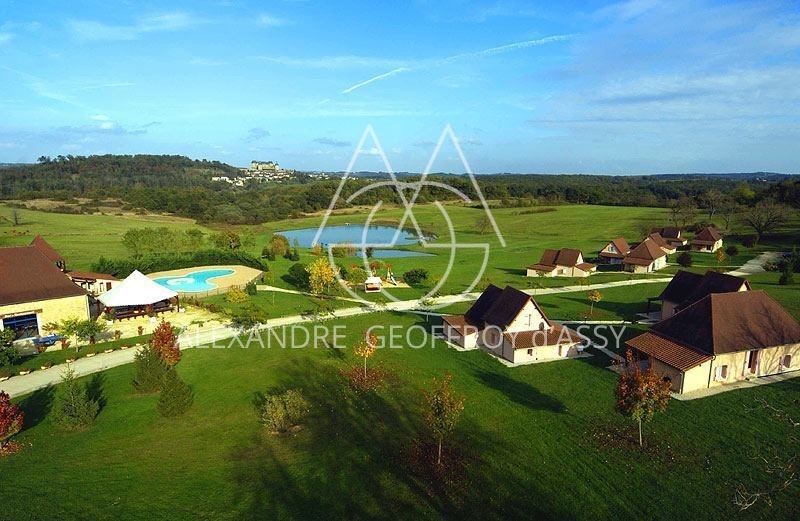 Complexe hôtelier 14 gites 47 CH centre de vacances proche de Périgueux.