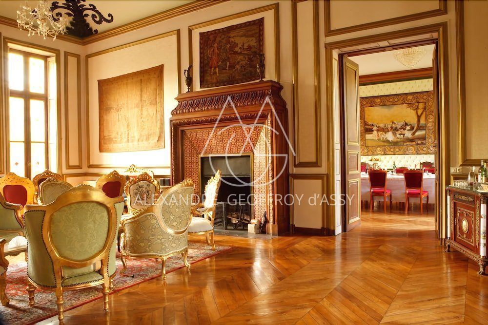 Château du XV / XVIII et XIXème à la jonction des régions Bourgogne et Auvergne