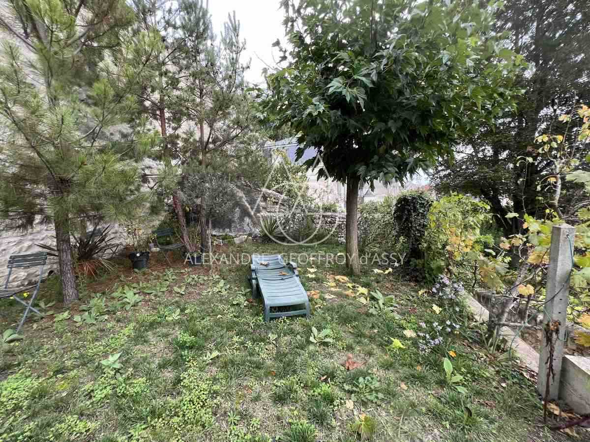 Maison contemporaine de 320M² et 500M² de jardin proche quartier Cathédrale