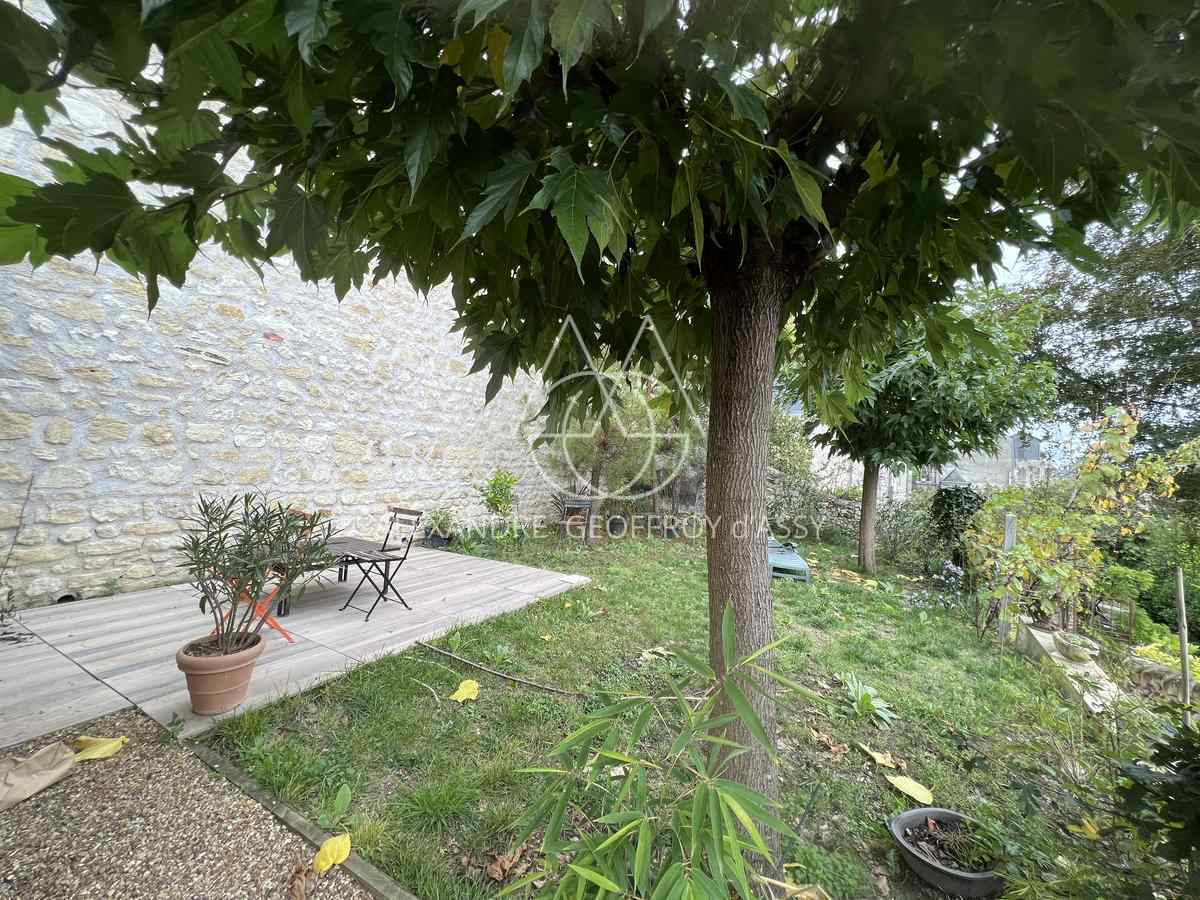 Maison contemporaine de 320M² et 500M² de jardin proche quartier Cathédrale