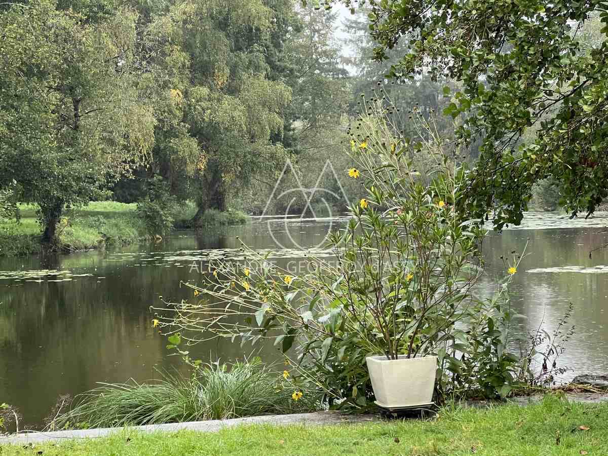 Charmant moulin a 15 min de Tours avec un magnifique étang de 1.5ha