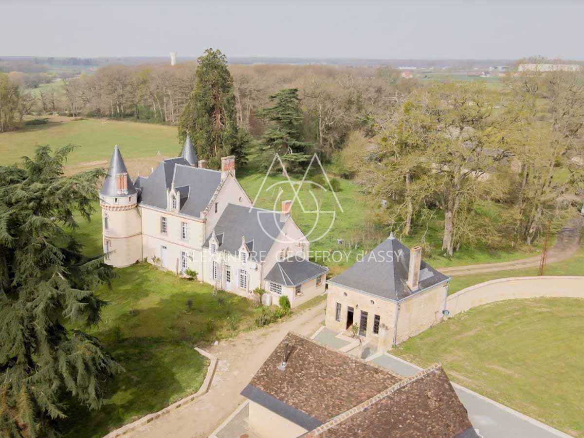 Chateau - 15 pièces - 1200m²