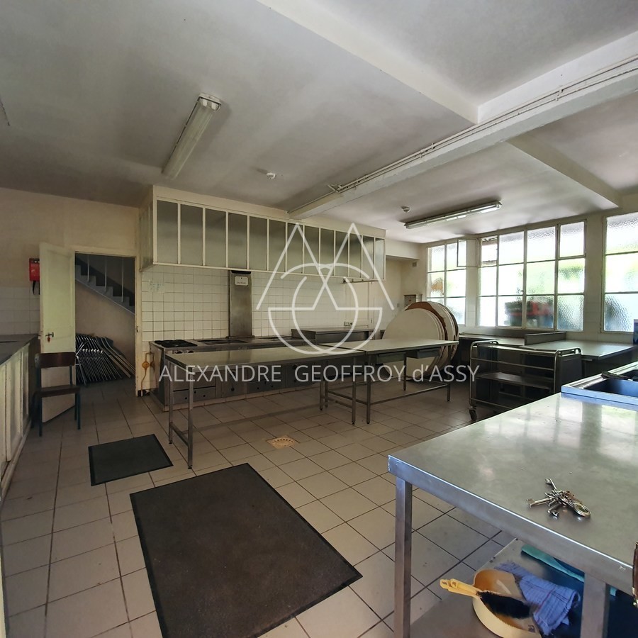 Chateau - 15 pièces - 1200m²