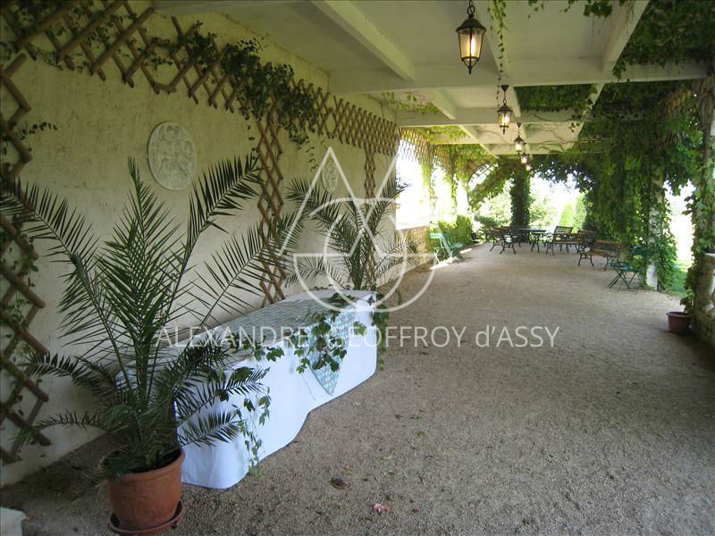 Chateau - 15 pièces - 1200m²