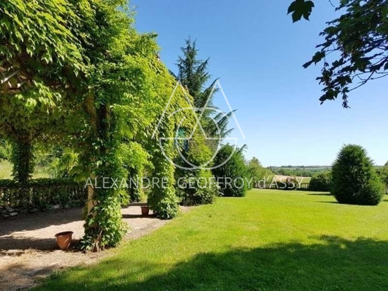 Chateau - 15 pièces - 1200m²