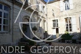 Exceptionnel Manoir XVIII° plein centre entre Bergerac et Marmande