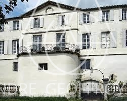 Exceptionnel Manoir XVIII° plein centre entre Bergerac et Marmande