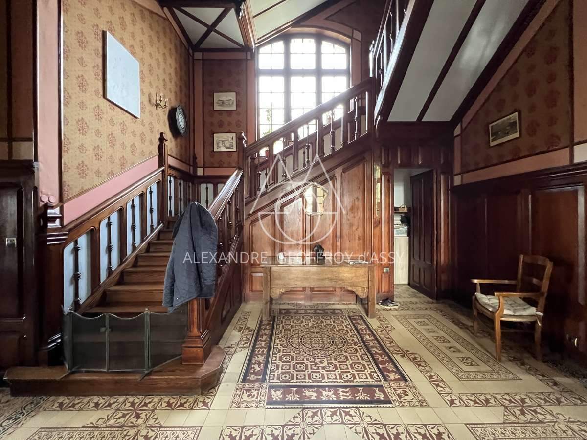 Château 1890 dans la Vienne avec nombreuses dépendances et box à chevaux sur 25 hectares