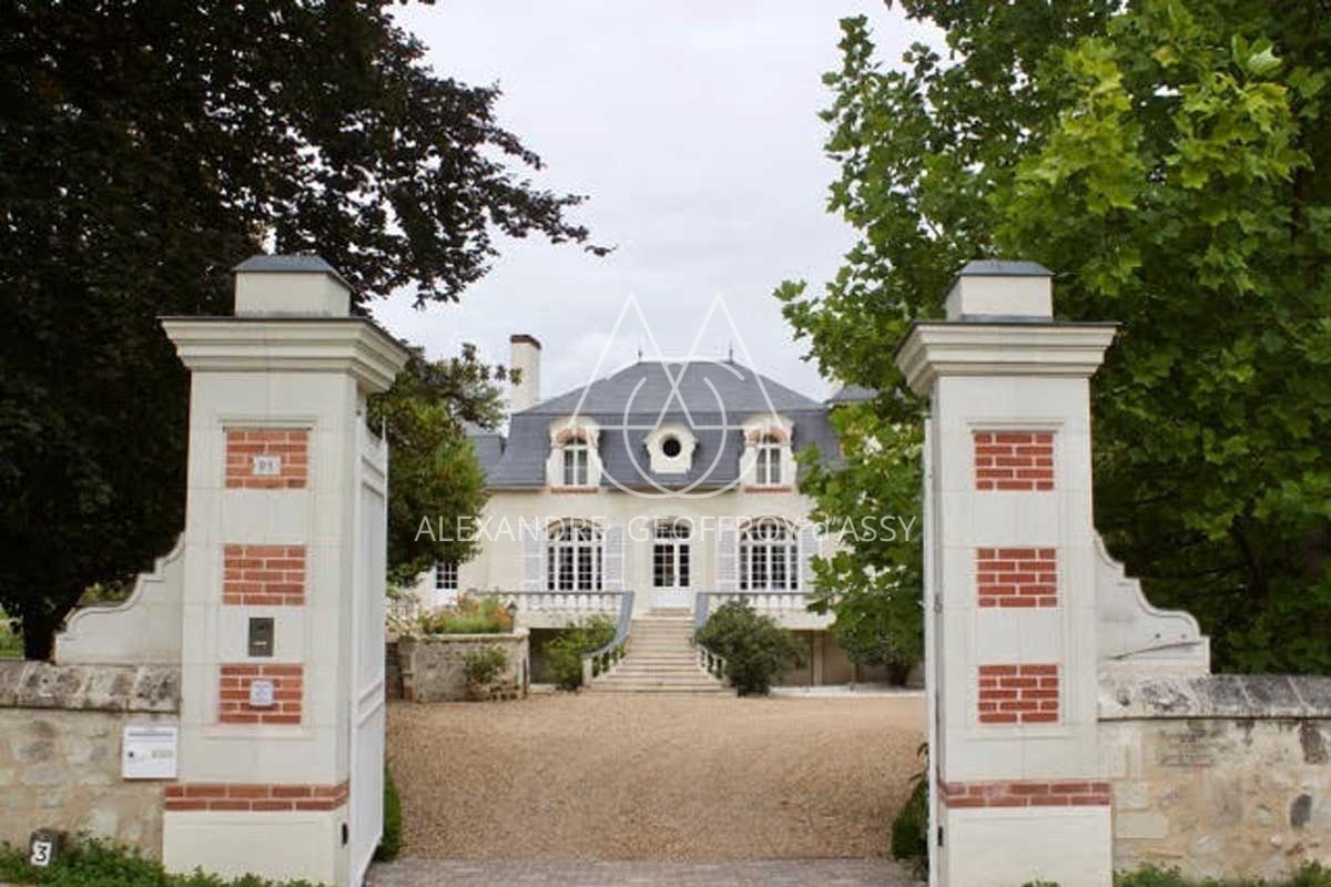 Ancien moulin rénové - 312m² habitables - Parc arboré 7300 m²