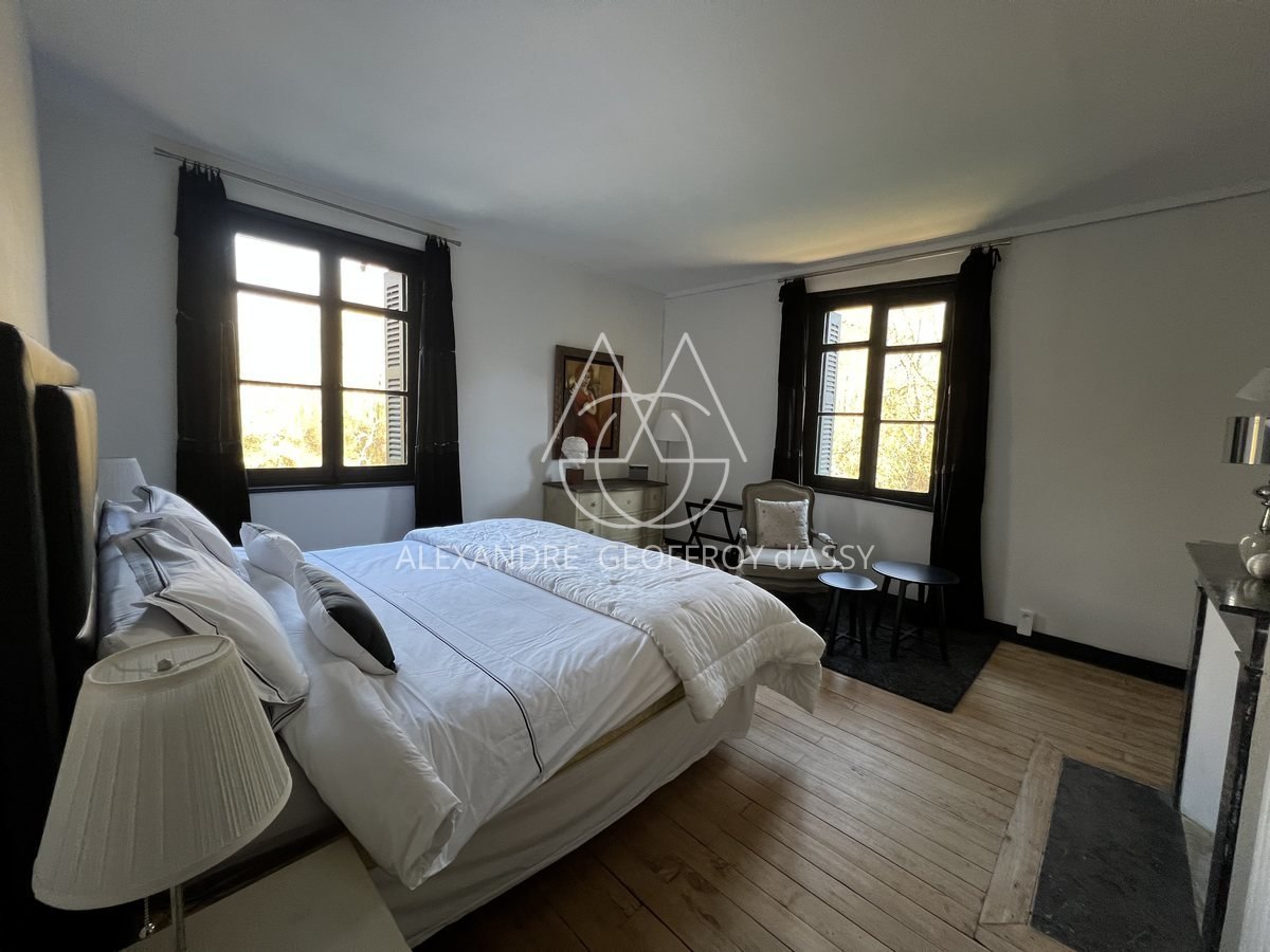 EXTRAORDINAIRE MOULIN DU XIX° 700M² HAB. sur 1.4 Hectares en bord de rivière.