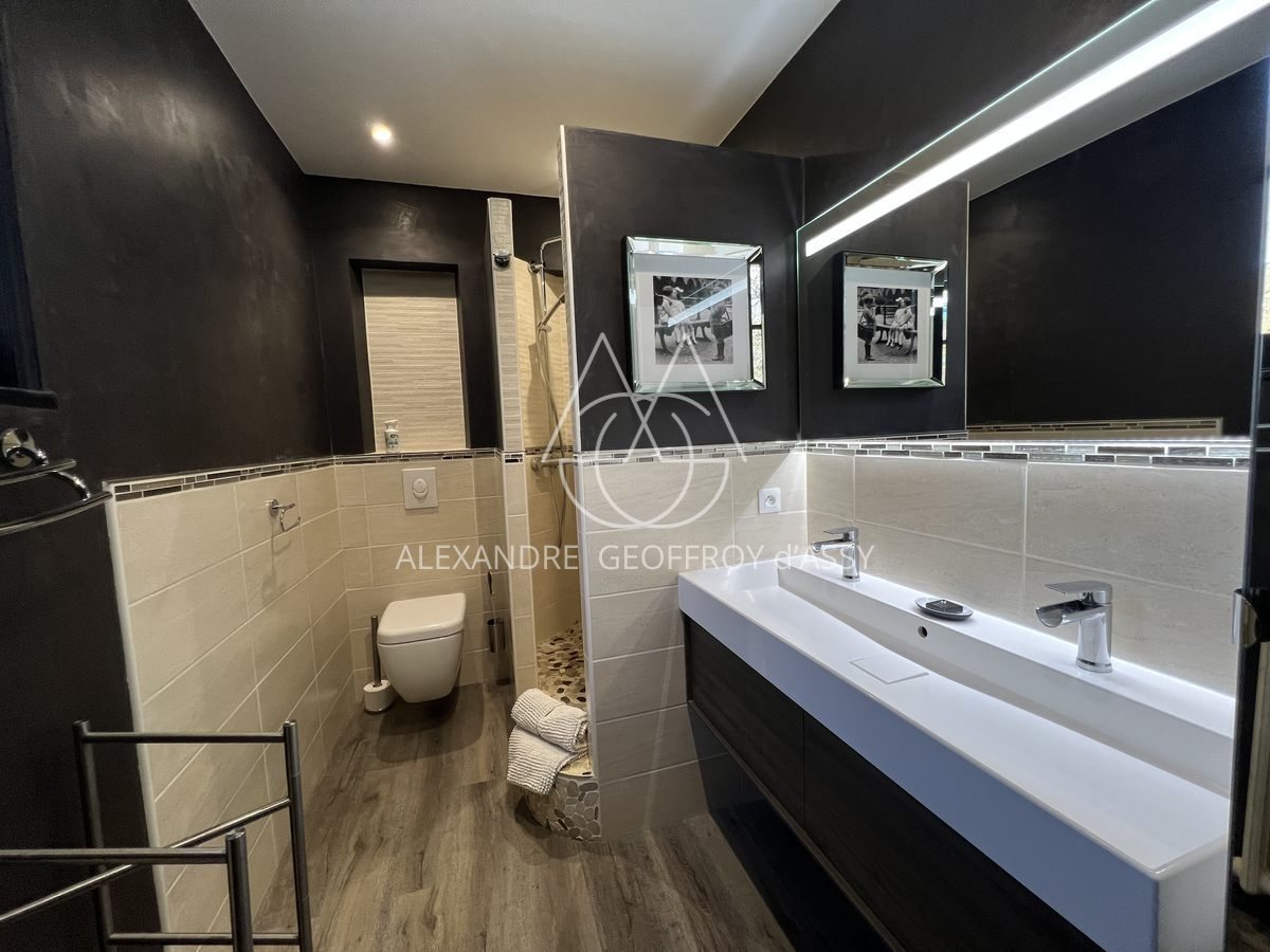 EXTRAORDINAIRE MOULIN DU XIX° 700M² HAB. sur 1.4 Hectares en bord de rivière.