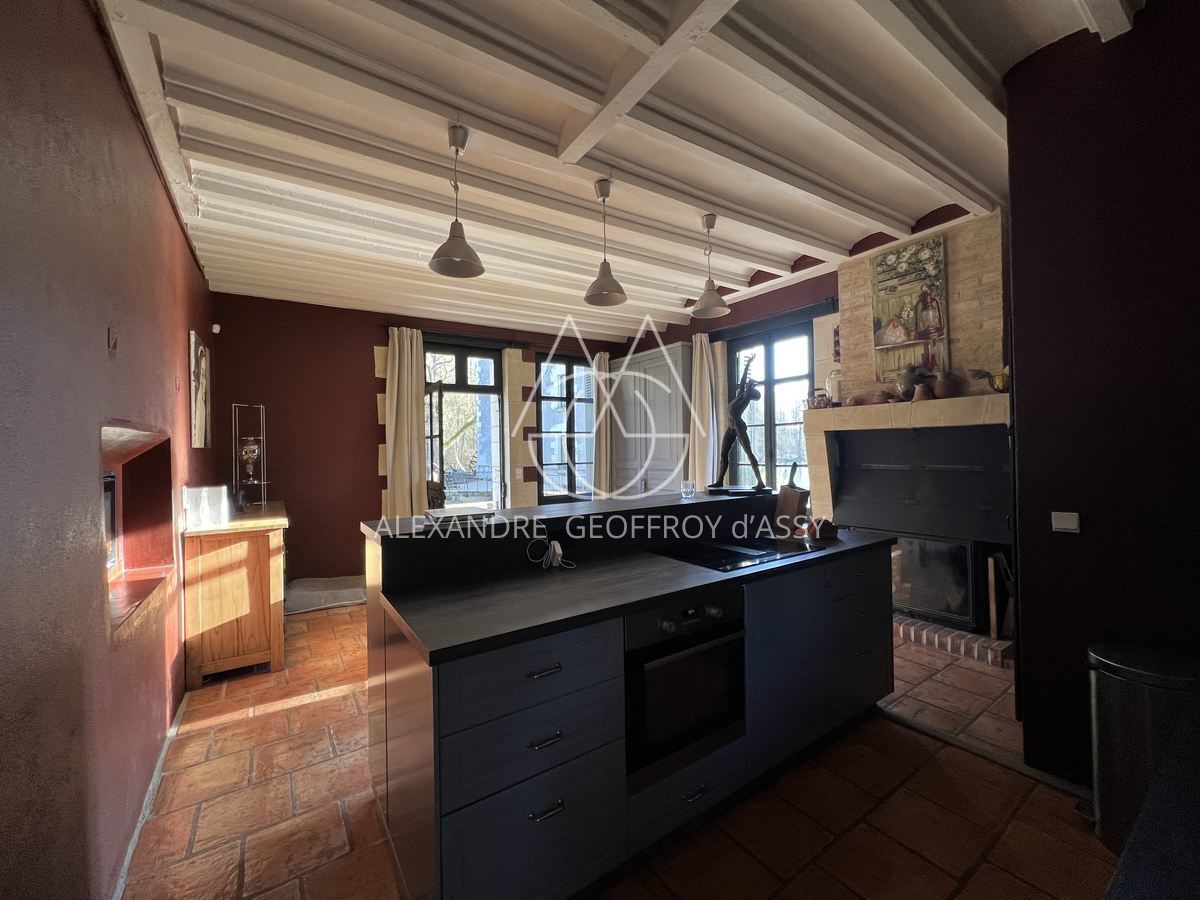 EXTRAORDINAIRE MOULIN DU XIX° 700M² HAB. sur 1.4 Hectares en bord de rivière.