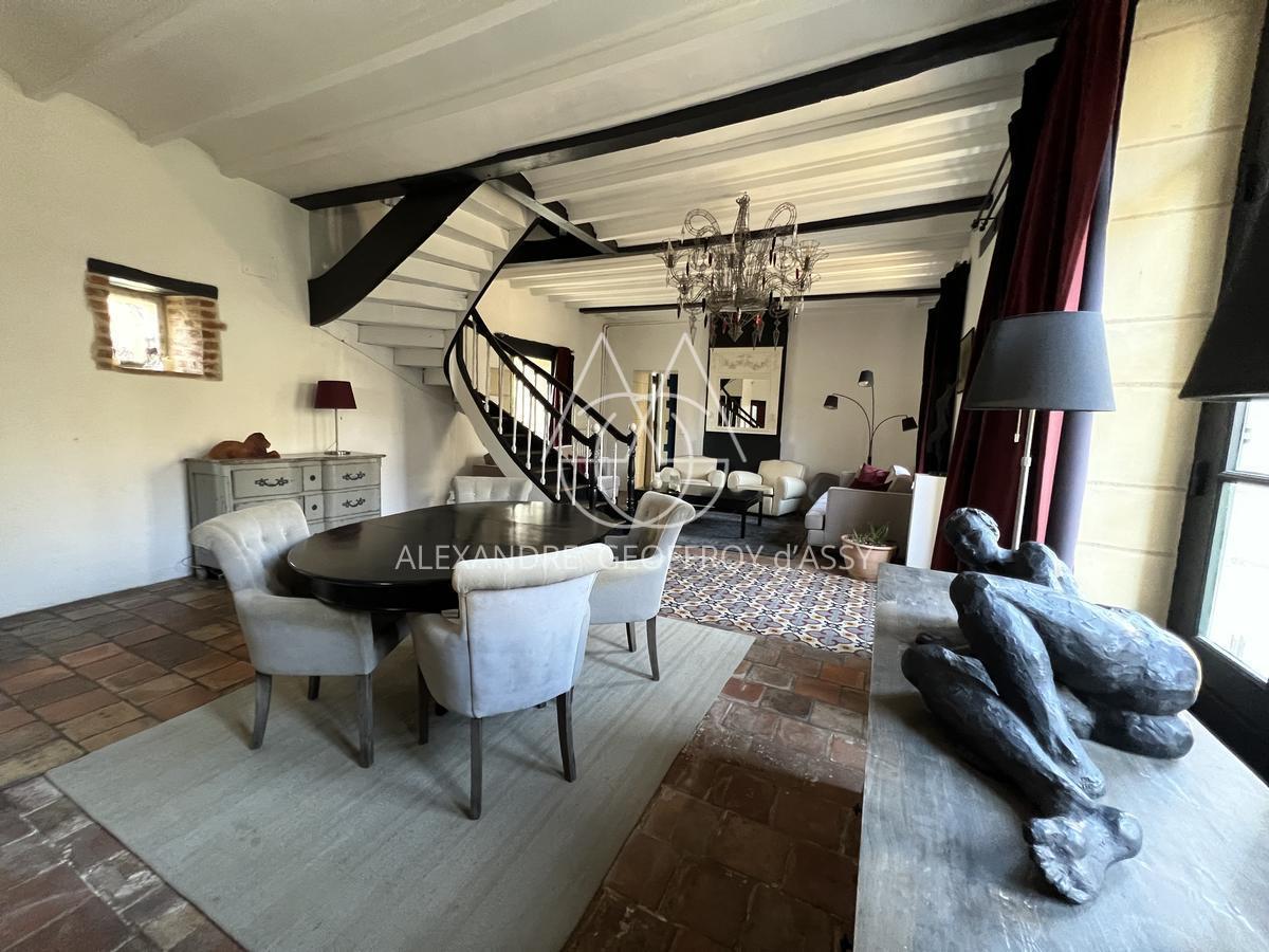 EXTRAORDINAIRE MOULIN DU XIX° 700M² HAB. sur 1.4 Hectares en bord de rivière.