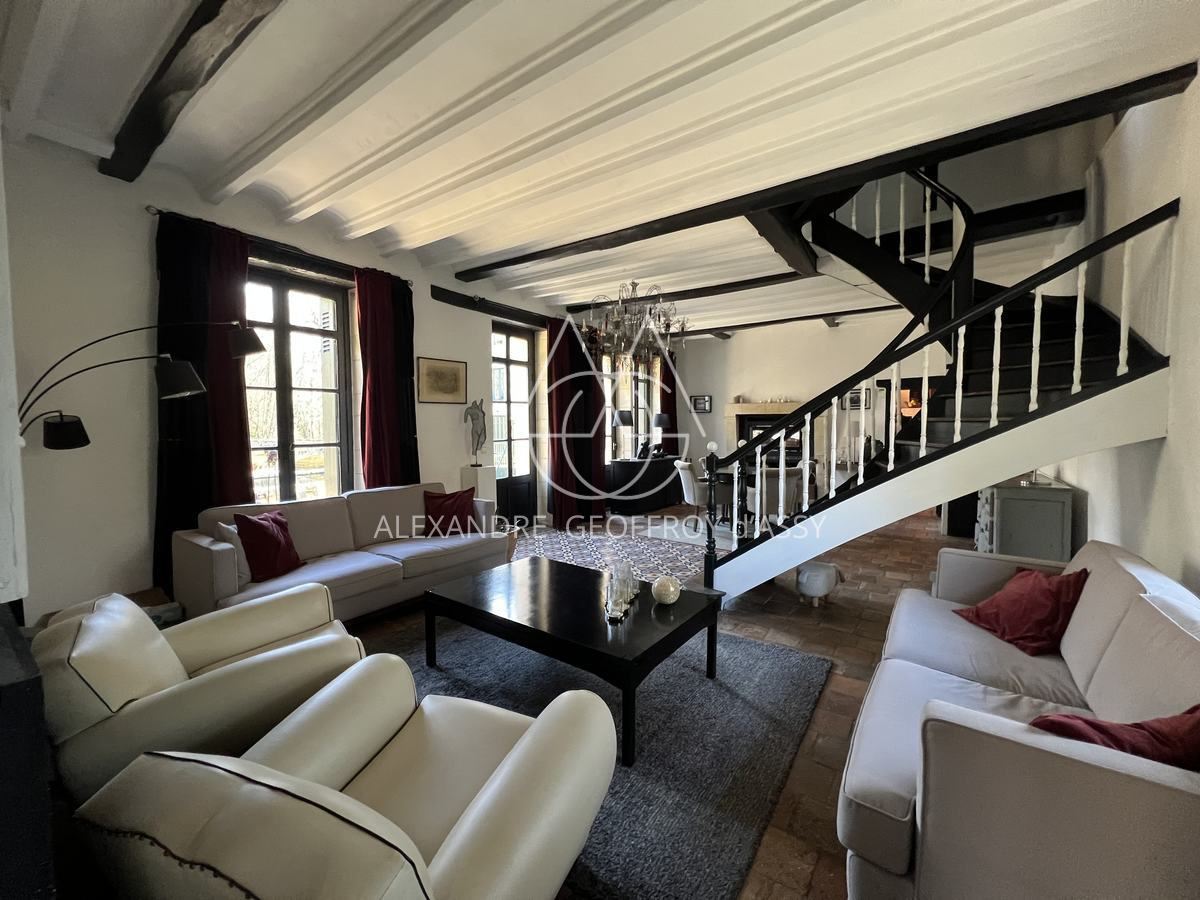 EXTRAORDINAIRE MOULIN DU XIX° 700M² HAB. sur 1.4 Hectares en bord de rivière.