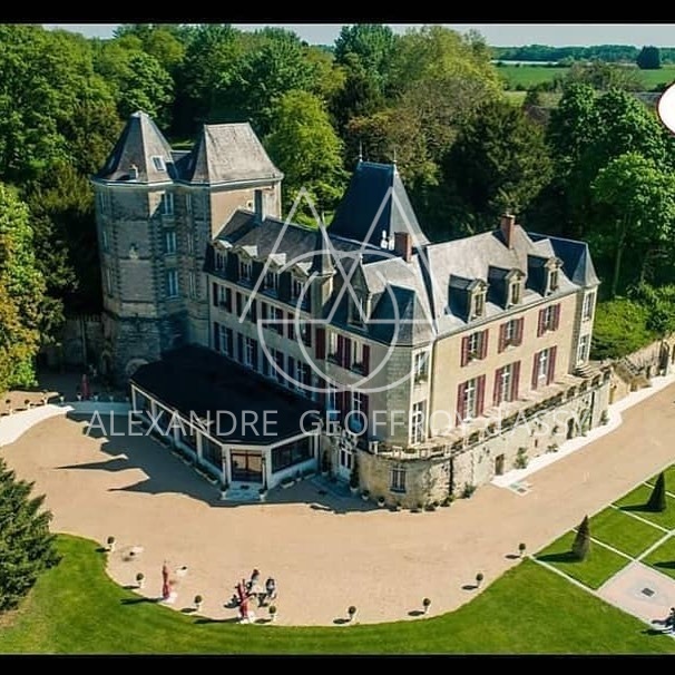 À vendre : majestueux château restauré en hôtel.