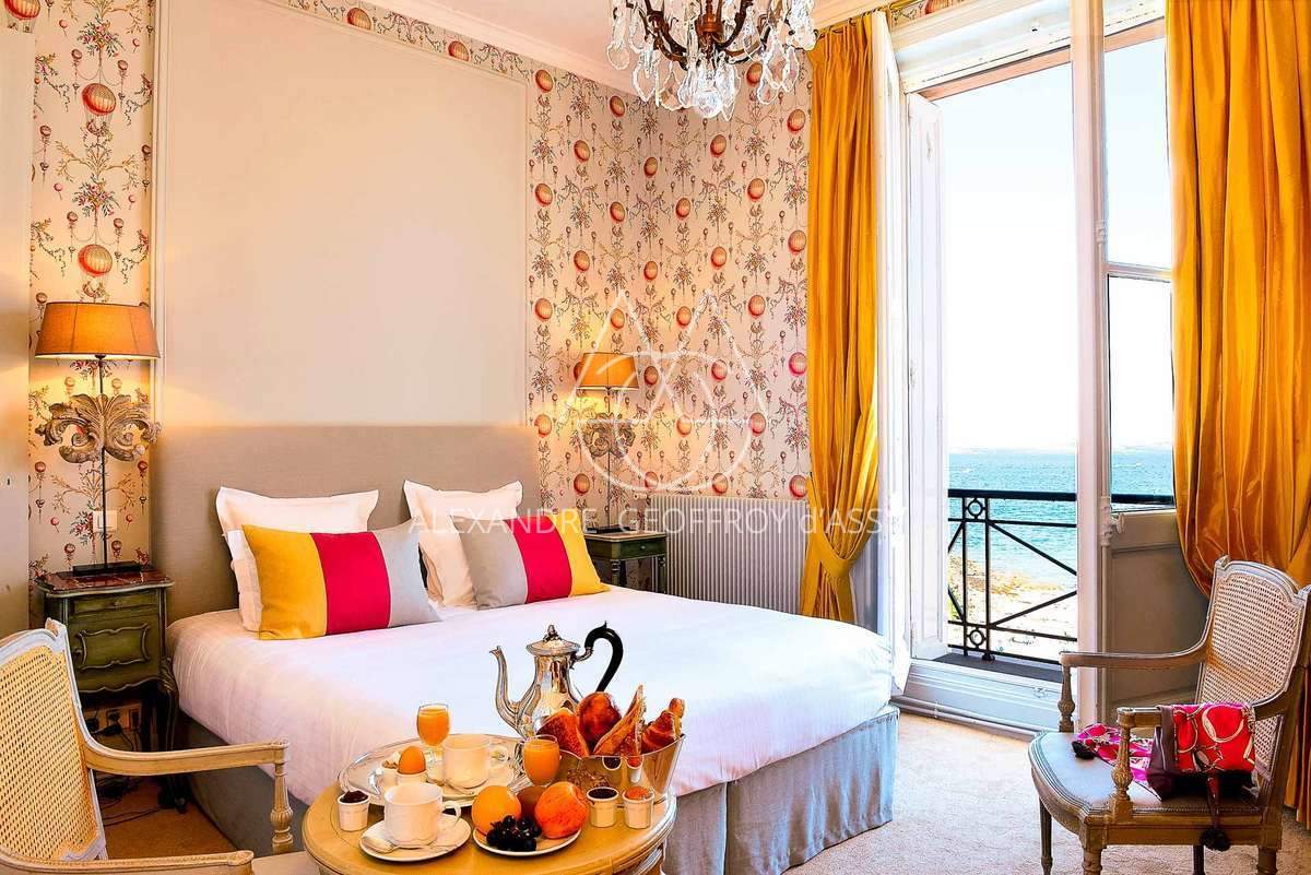 VILLA DE LUXE DE 1904 FRONT DE MER ACCES DIRECT A LA PLAGE