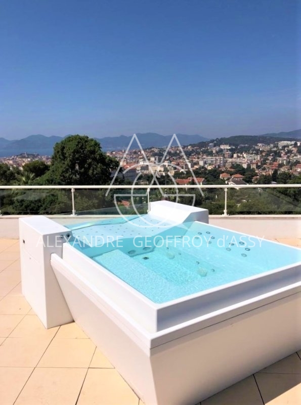 VILLA D'EXCEPTION A CANNES