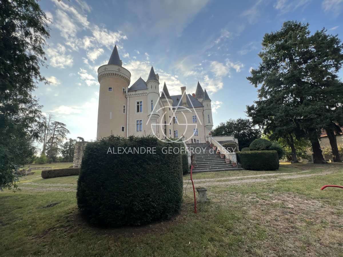 Majestueux château dans l'Indre
