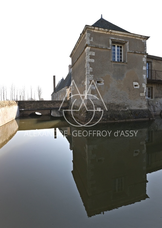 A vendre authentique château du XVI et XVIIIème