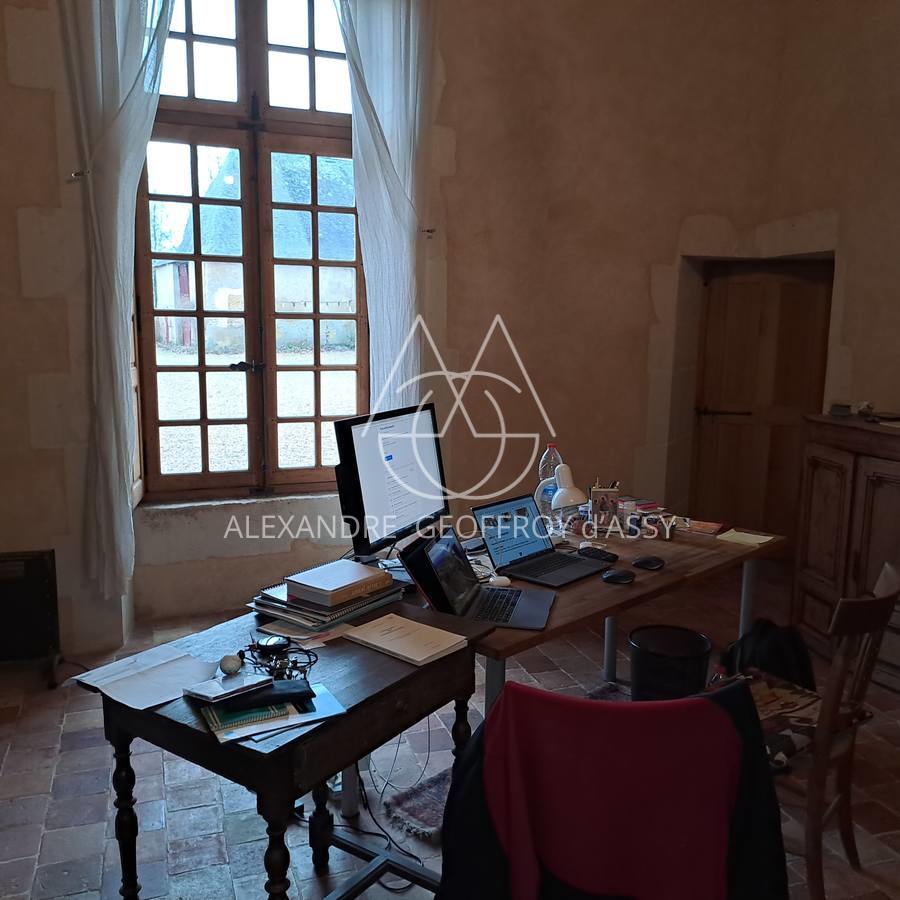 A vendre authentique château du XVI et XVIIIème