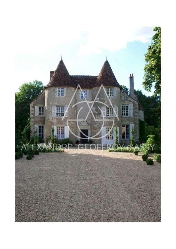 CHATEAU A VENDRE véritable joyau du XVème proche de La Roche Posay