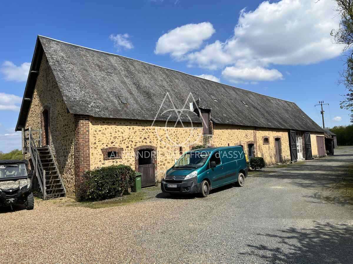 Château XVIIIème 31 hectares à 1h30 de Paris, 40 KM du Mans de Tours et de Vendôme 
