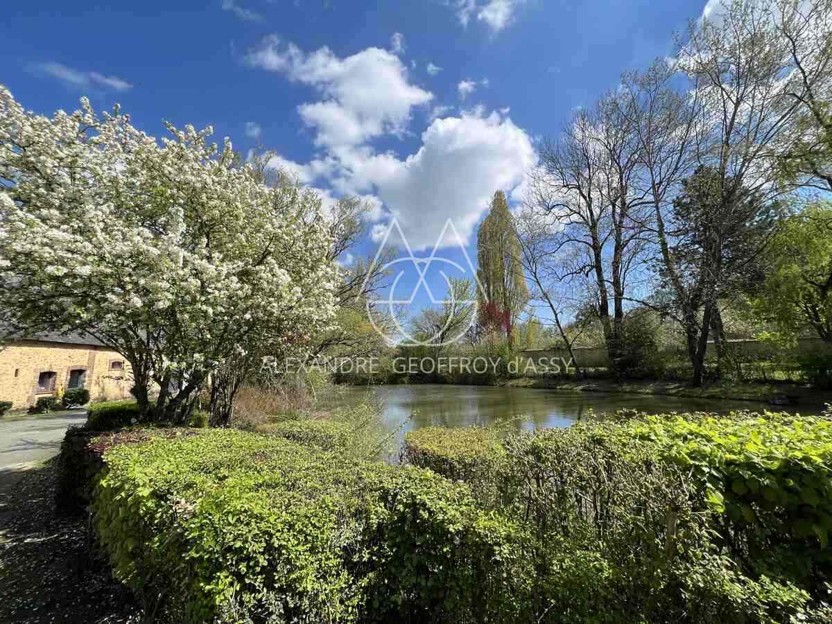 Château XVIIIème 31 hectares à 1h30 de Paris, 40 KM du Mans de Tours et de Vendôme 