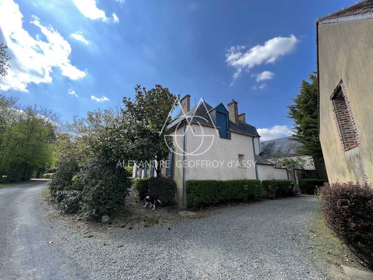 Château XVIIIème 31 hectares à 1h30 de Paris, 40 KM du Mans de Tours et de Vendôme 