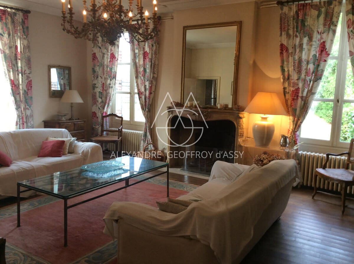 Château XVIIIème 31 hectares à 1h30 de Paris, 40 KM du Mans de Tours et de Vendôme 