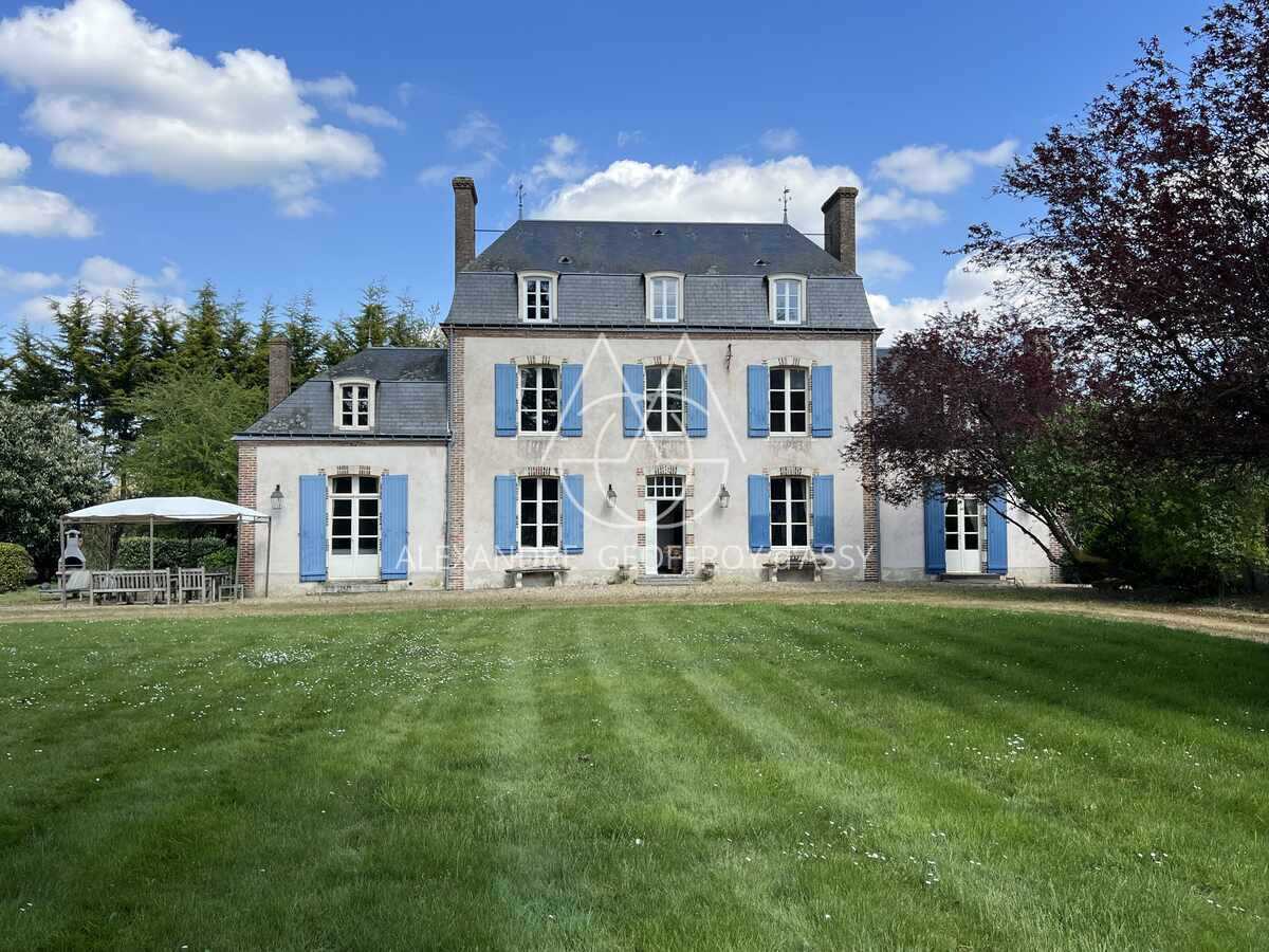 Château XVIIIème 31 hectares à 1h30 de Paris, 40 KM du Mans de Tours et de Vendôme 
