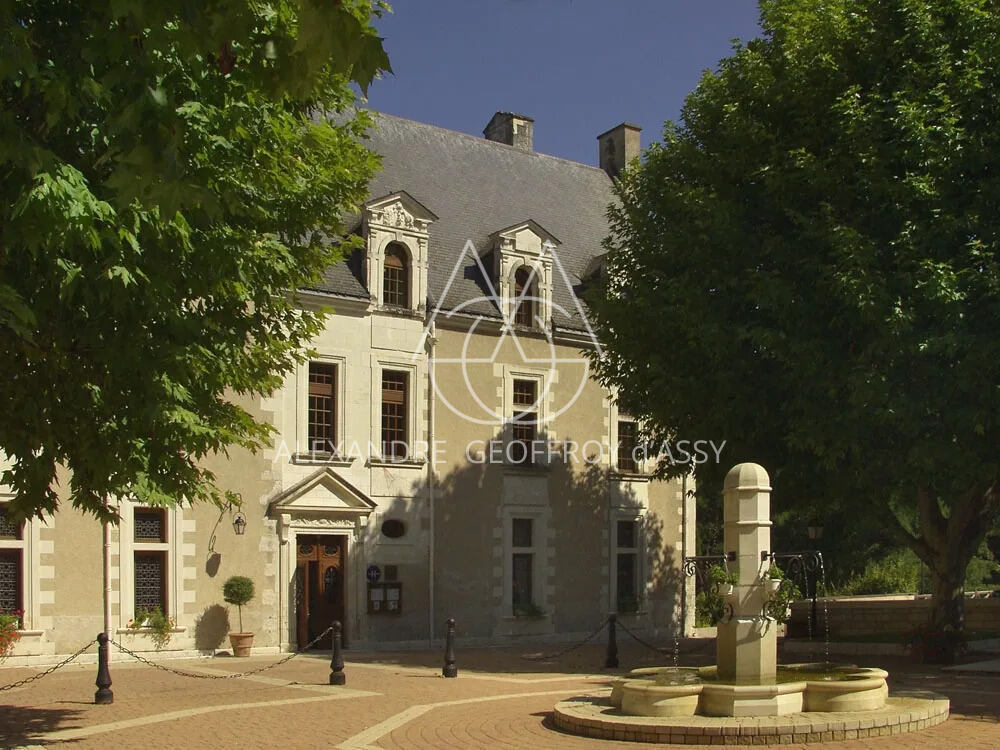 A vendre fabuleux Château Renaissance sur un domaine de 26 hectares